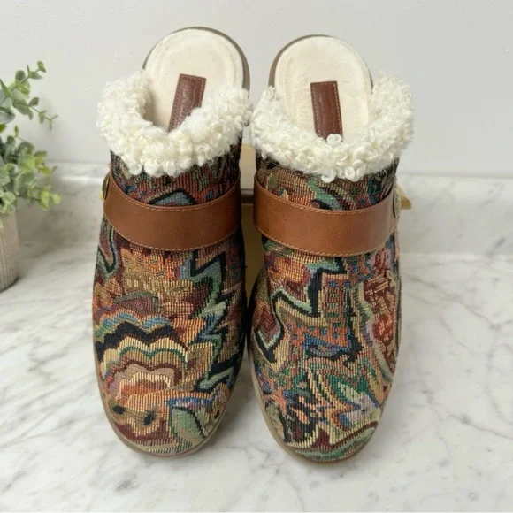 Muk Luks Tapestry Clogs - Size 11 - Picture 2 of 14